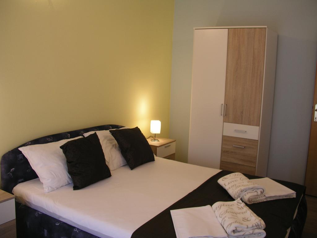Aparthotel Pecic グラダツ エクステリア 写真