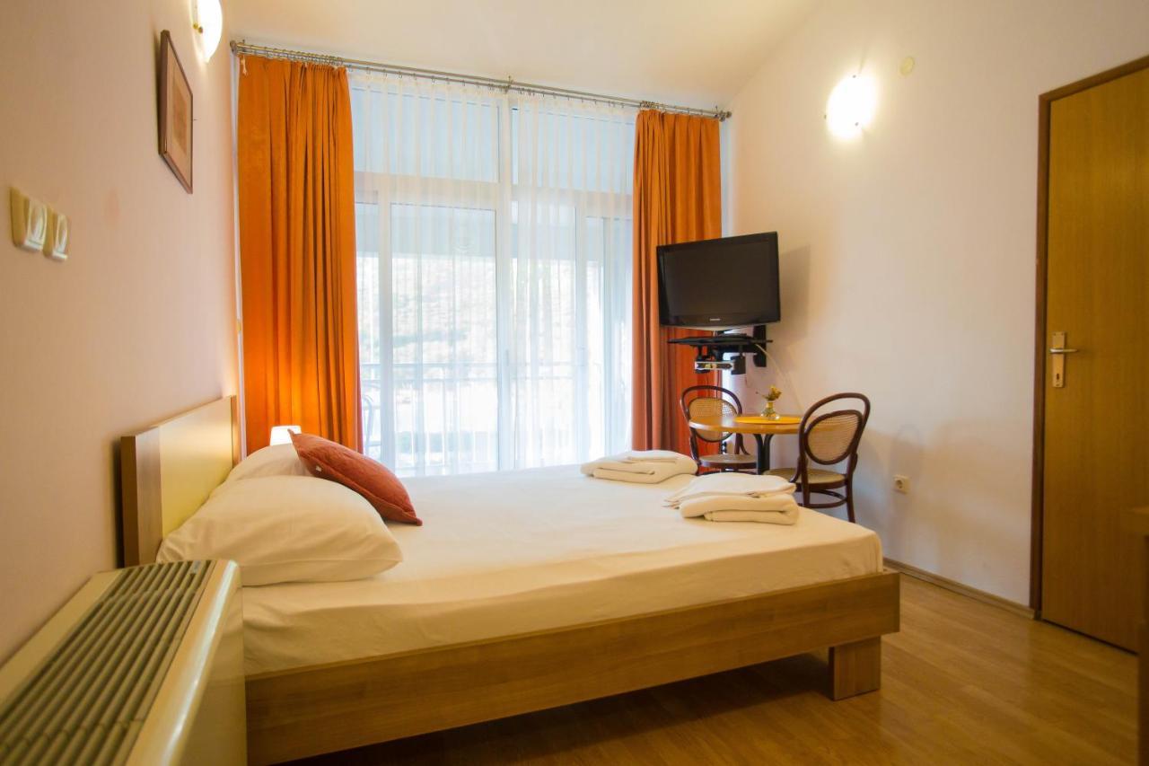 Aparthotel Pecic グラダツ エクステリア 写真