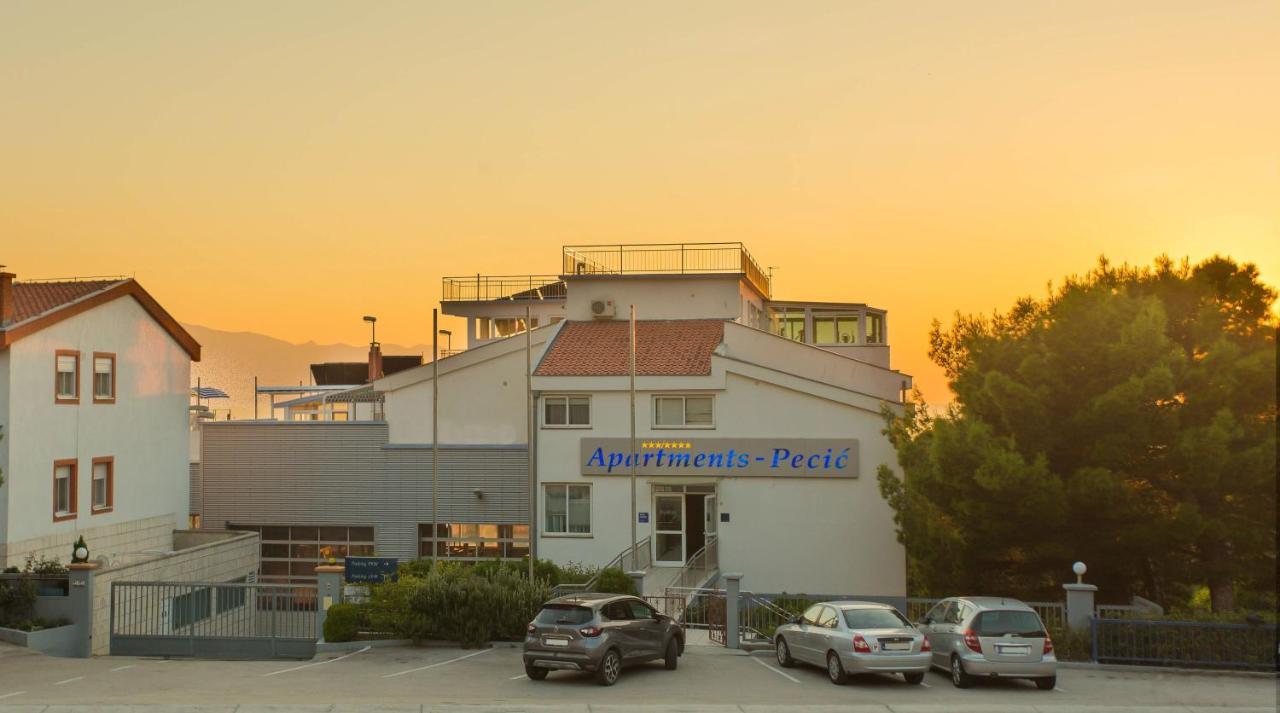 Aparthotel Pecic グラダツ エクステリア 写真