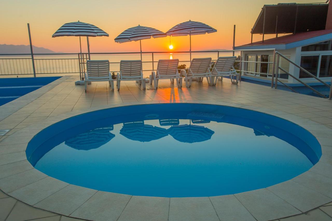 Aparthotel Pecic グラダツ エクステリア 写真