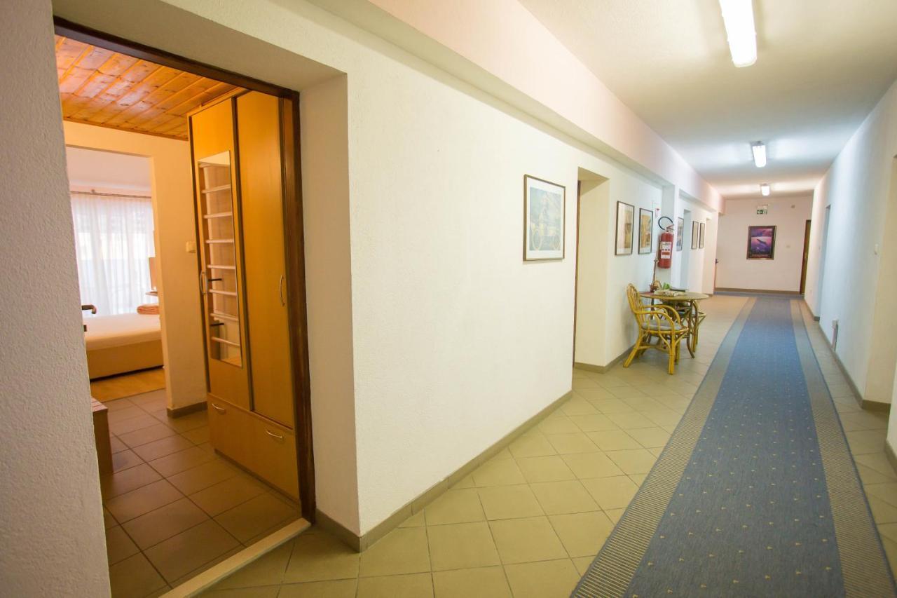 Aparthotel Pecic グラダツ エクステリア 写真